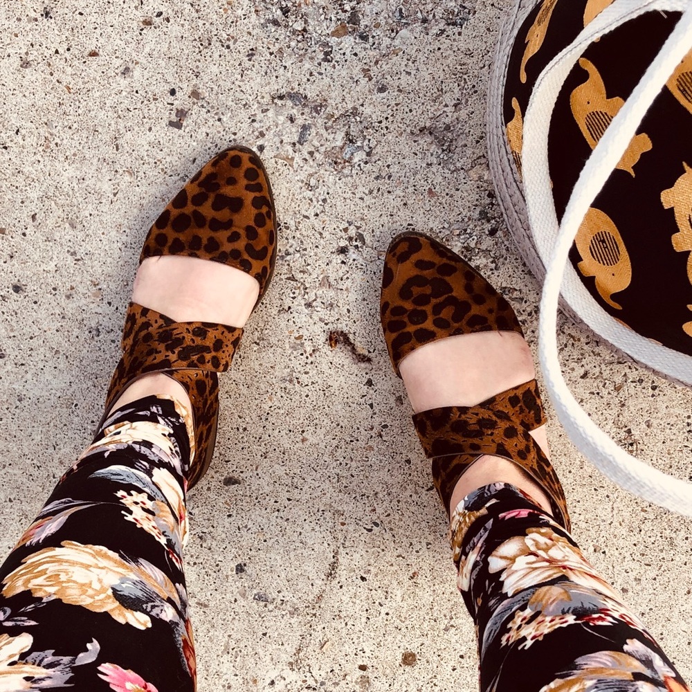New! Leopard Criss Cross Flats with Zipper - Picture 3 of 8
